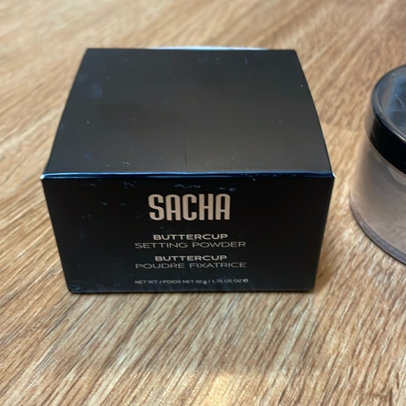 NIB Sacha BUTTERCUP Light Setting Powder - Picture 3 of 5